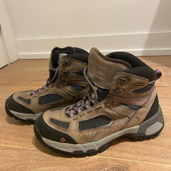 Vasque Gore-Tex Hiking Boots 7479 - Picture 2 of 8